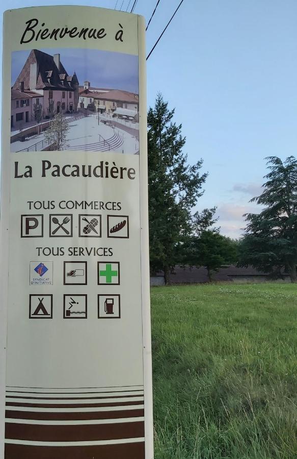 Au Pays D'Angeline Hotell La Pacaudière Exteriör bild