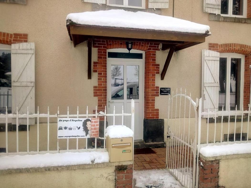 Au Pays D'Angeline Hotell La Pacaudière Exteriör bild