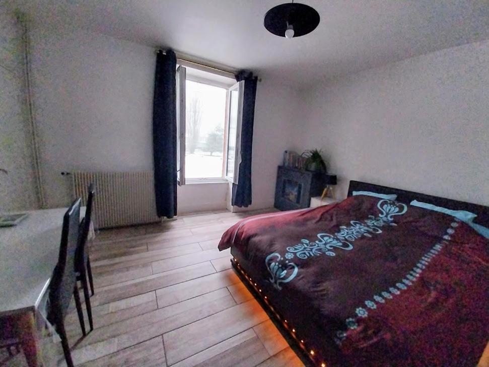 Au Pays D'Angeline Hotell La Pacaudière Rum bild
